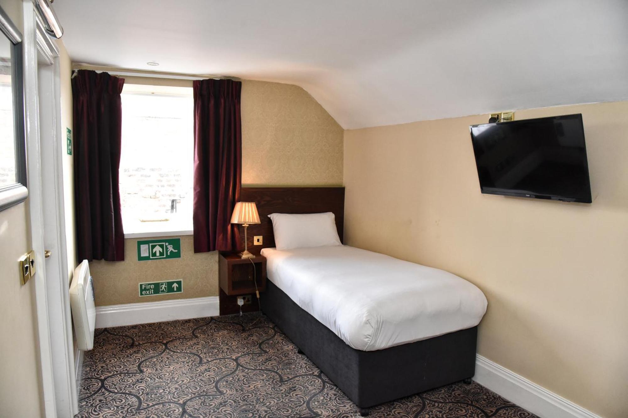 The Castle Hotel Wetherspoon Ruthin Dış mekan fotoğraf