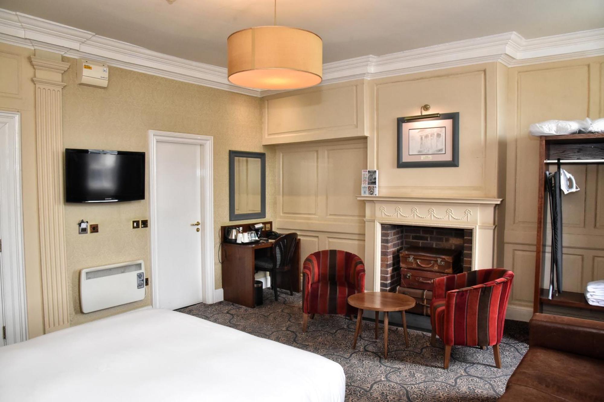 The Castle Hotel Wetherspoon Ruthin Dış mekan fotoğraf