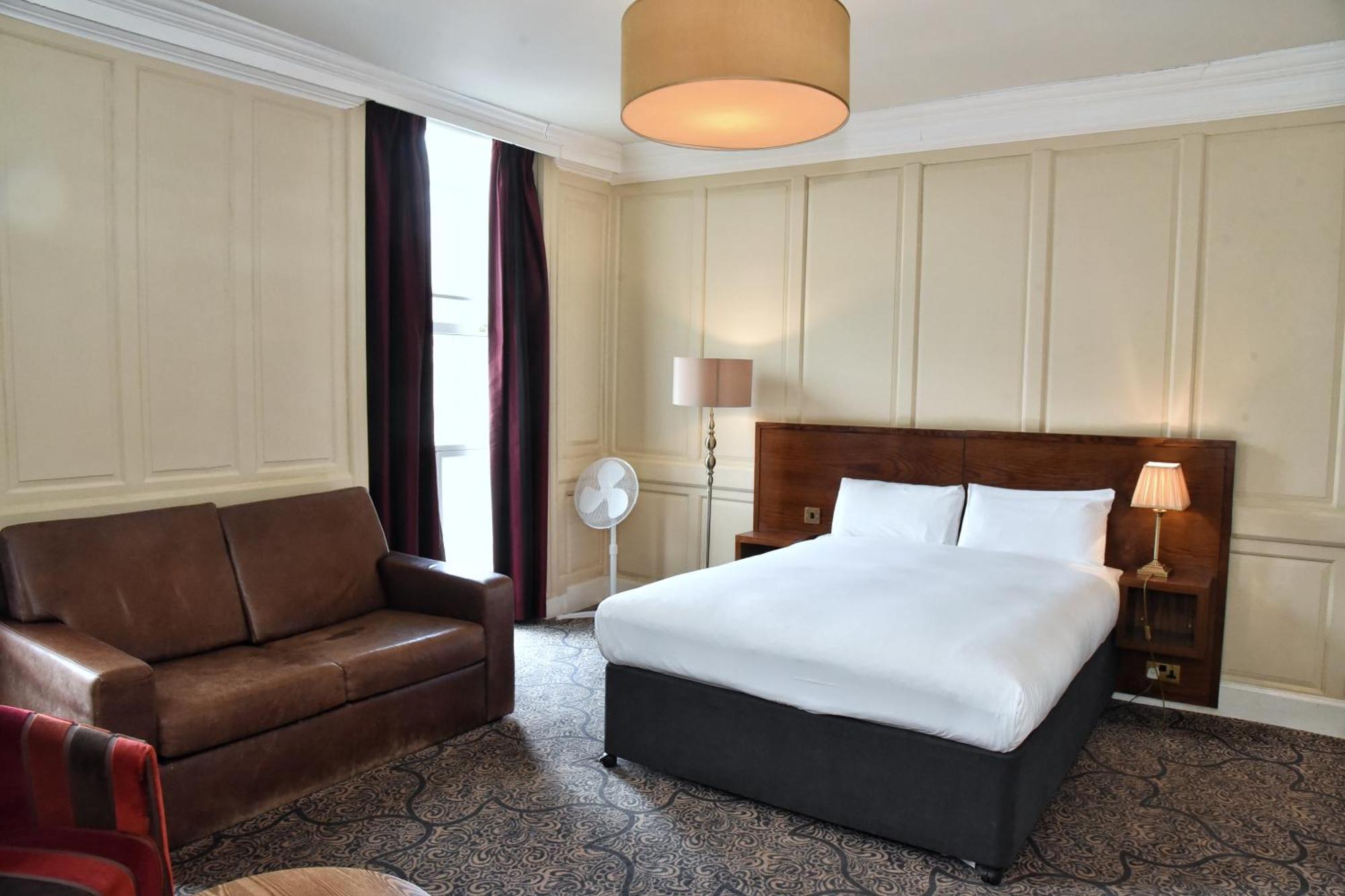 The Castle Hotel Wetherspoon Ruthin Dış mekan fotoğraf
