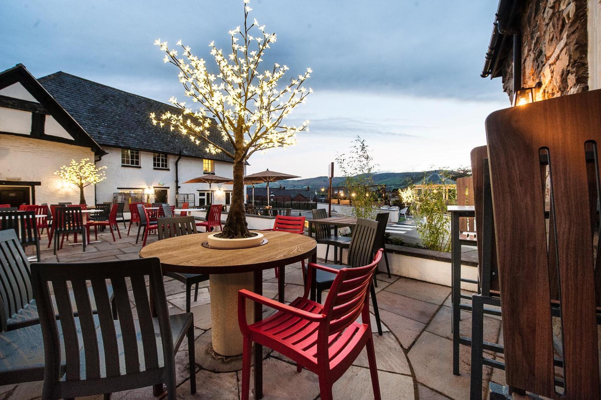 The Castle Hotel Wetherspoon Ruthin Dış mekan fotoğraf