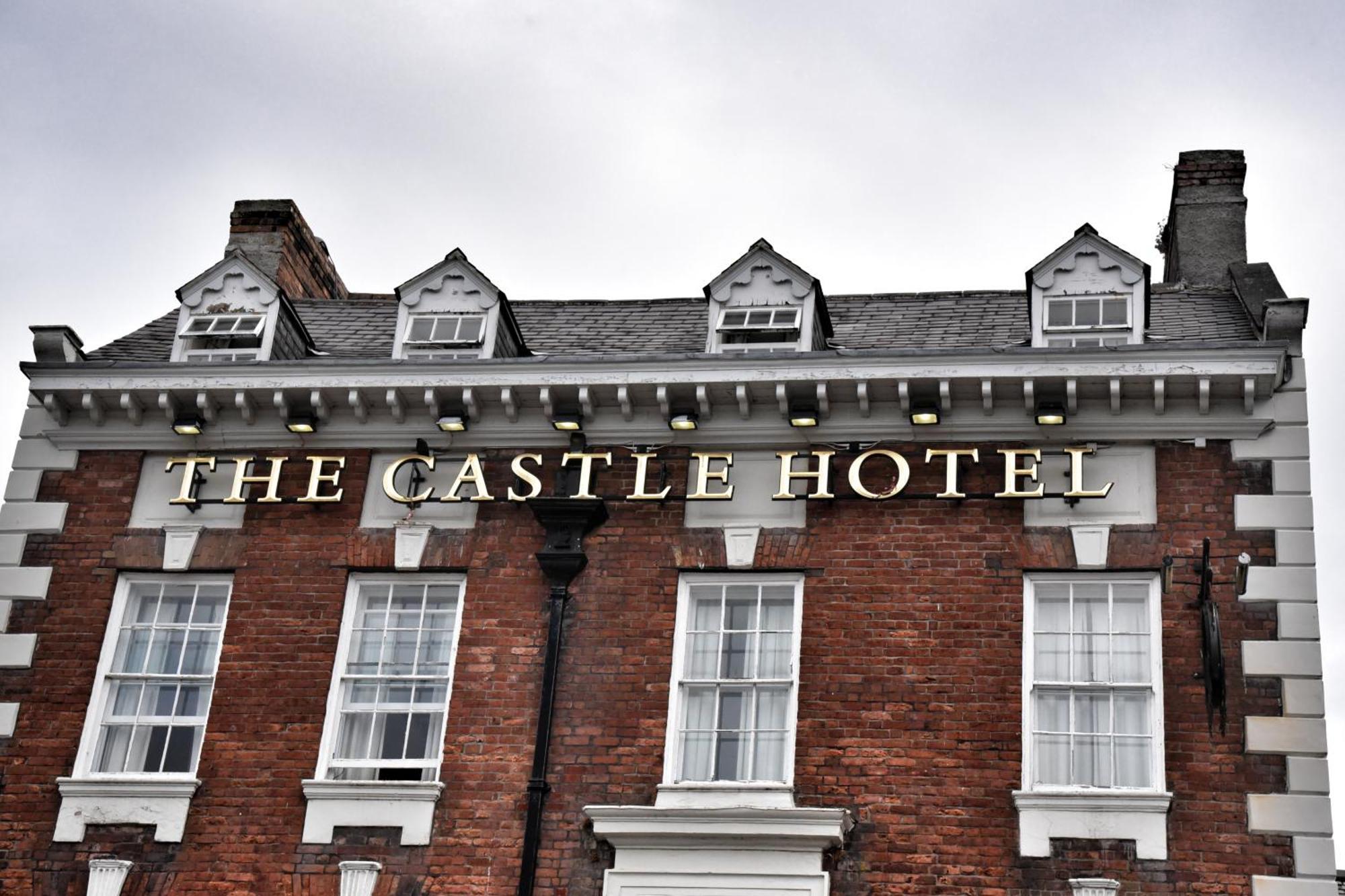 The Castle Hotel Wetherspoon Ruthin Dış mekan fotoğraf