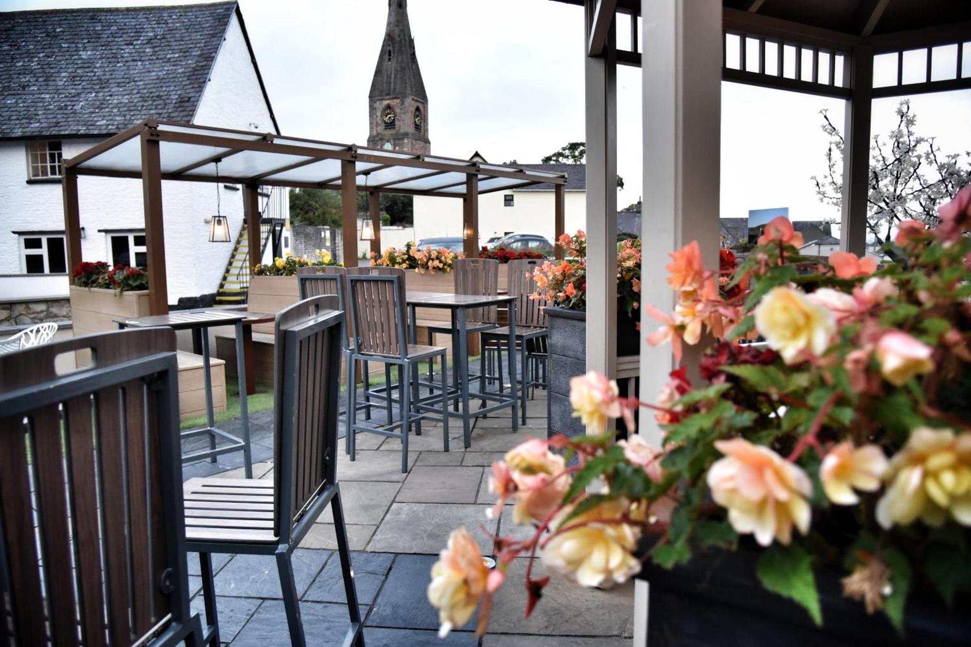 The Castle Hotel Wetherspoon Ruthin Dış mekan fotoğraf