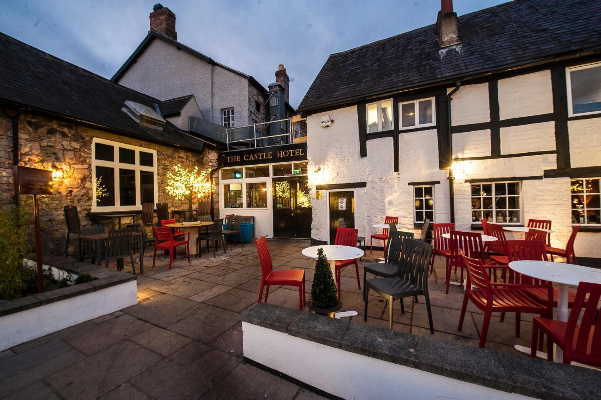 The Castle Hotel Wetherspoon Ruthin Dış mekan fotoğraf