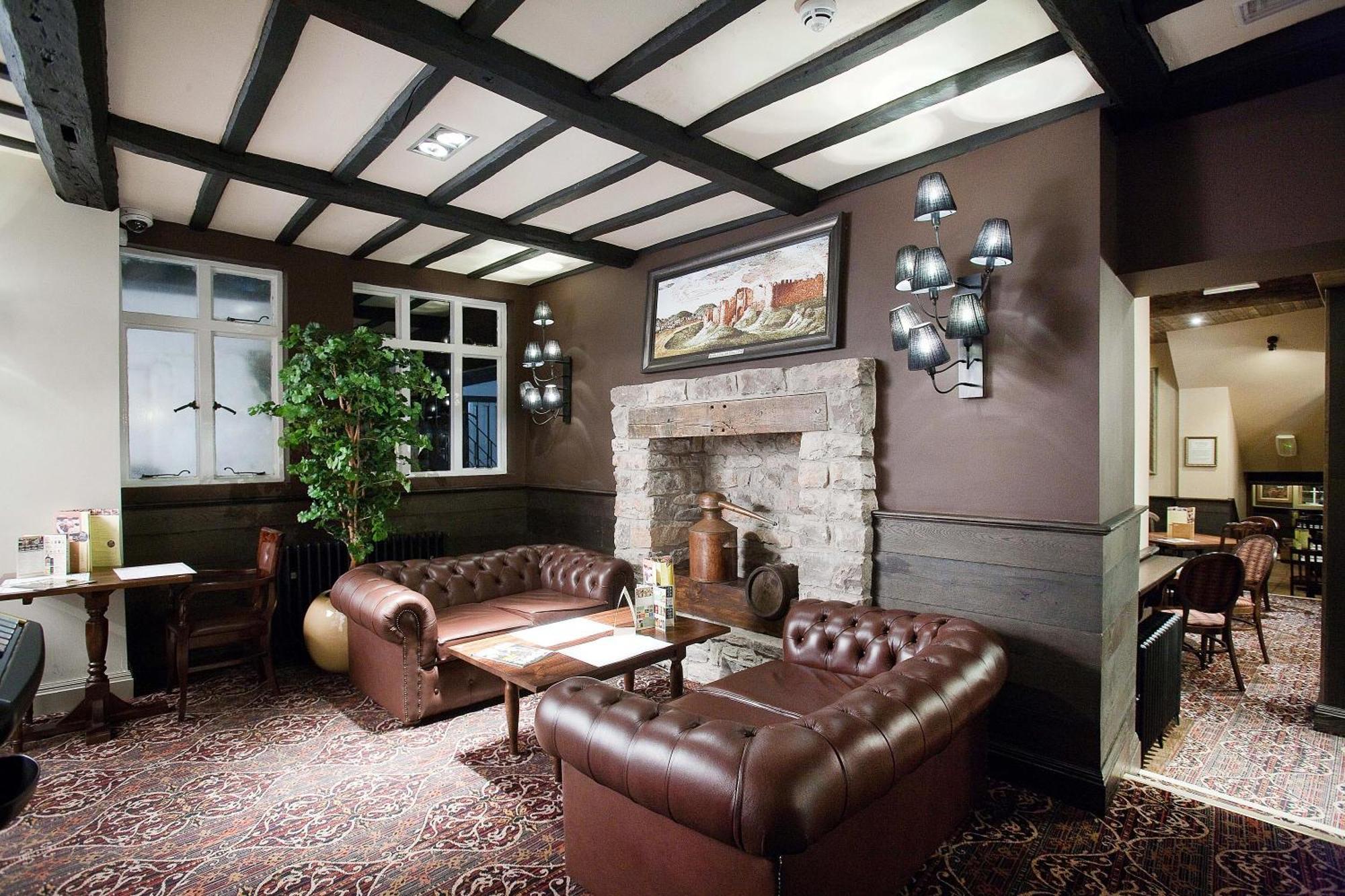The Castle Hotel Wetherspoon Ruthin Dış mekan fotoğraf