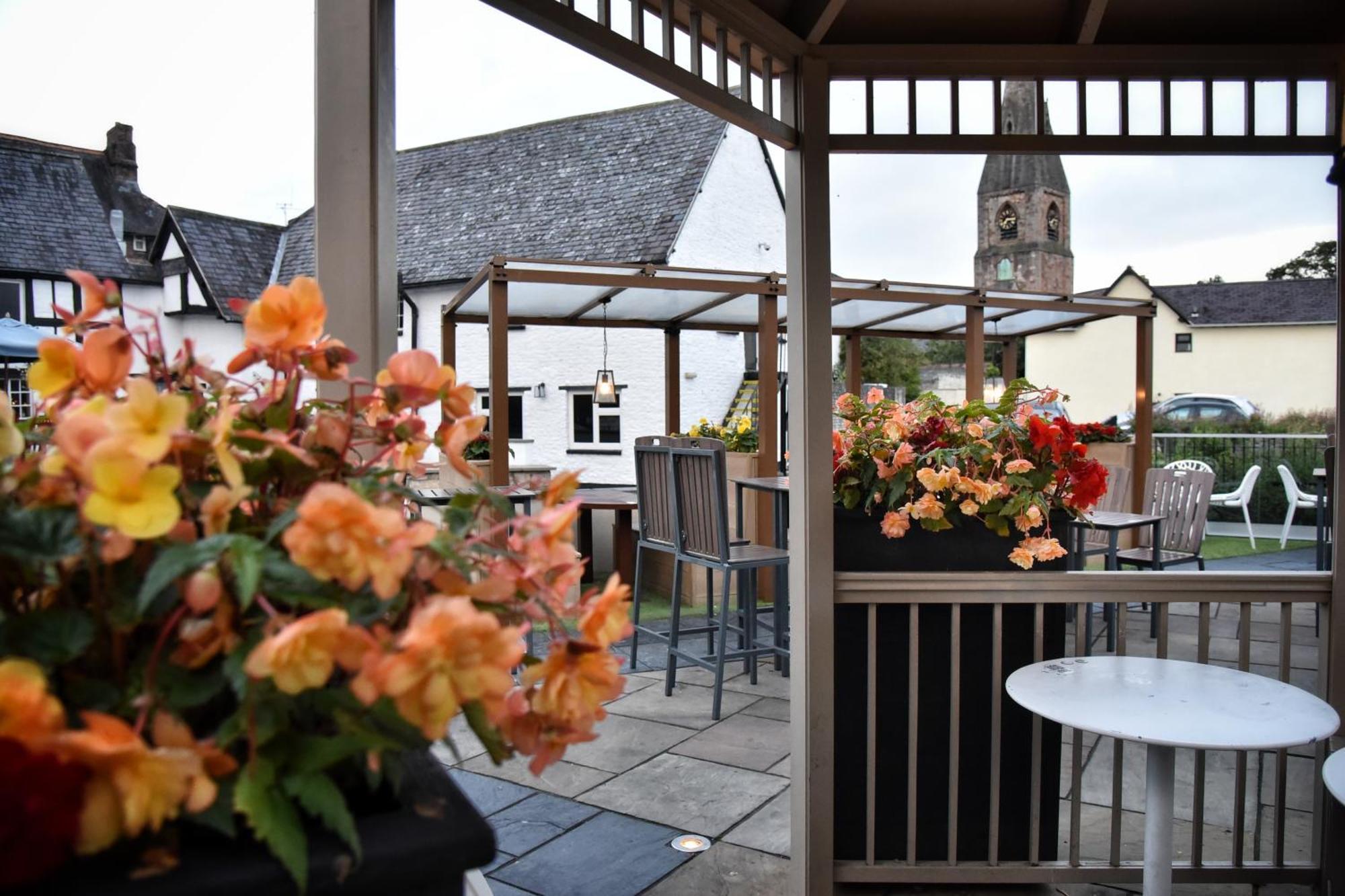 The Castle Hotel Wetherspoon Ruthin Dış mekan fotoğraf