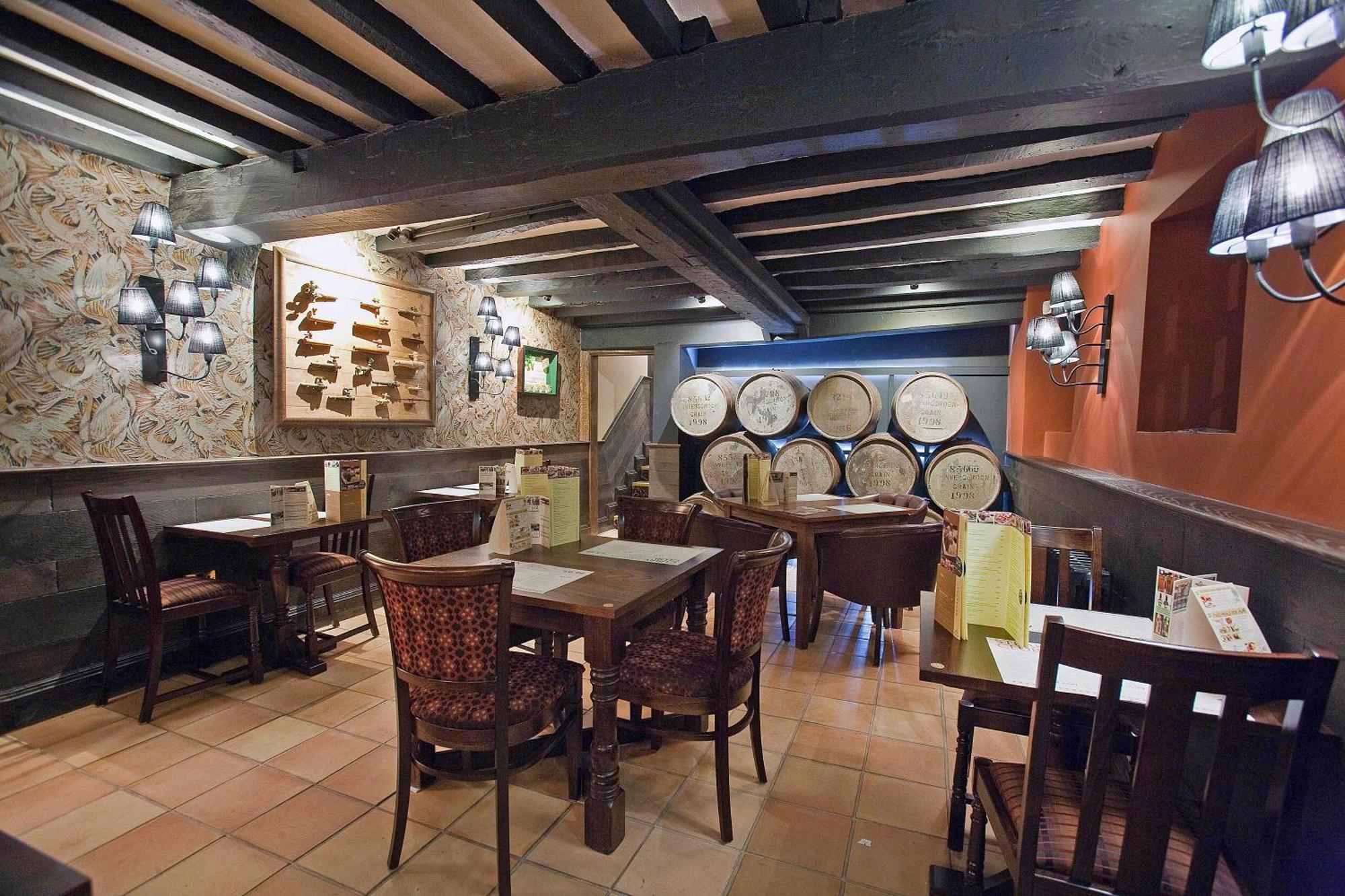 The Castle Hotel Wetherspoon Ruthin Dış mekan fotoğraf
