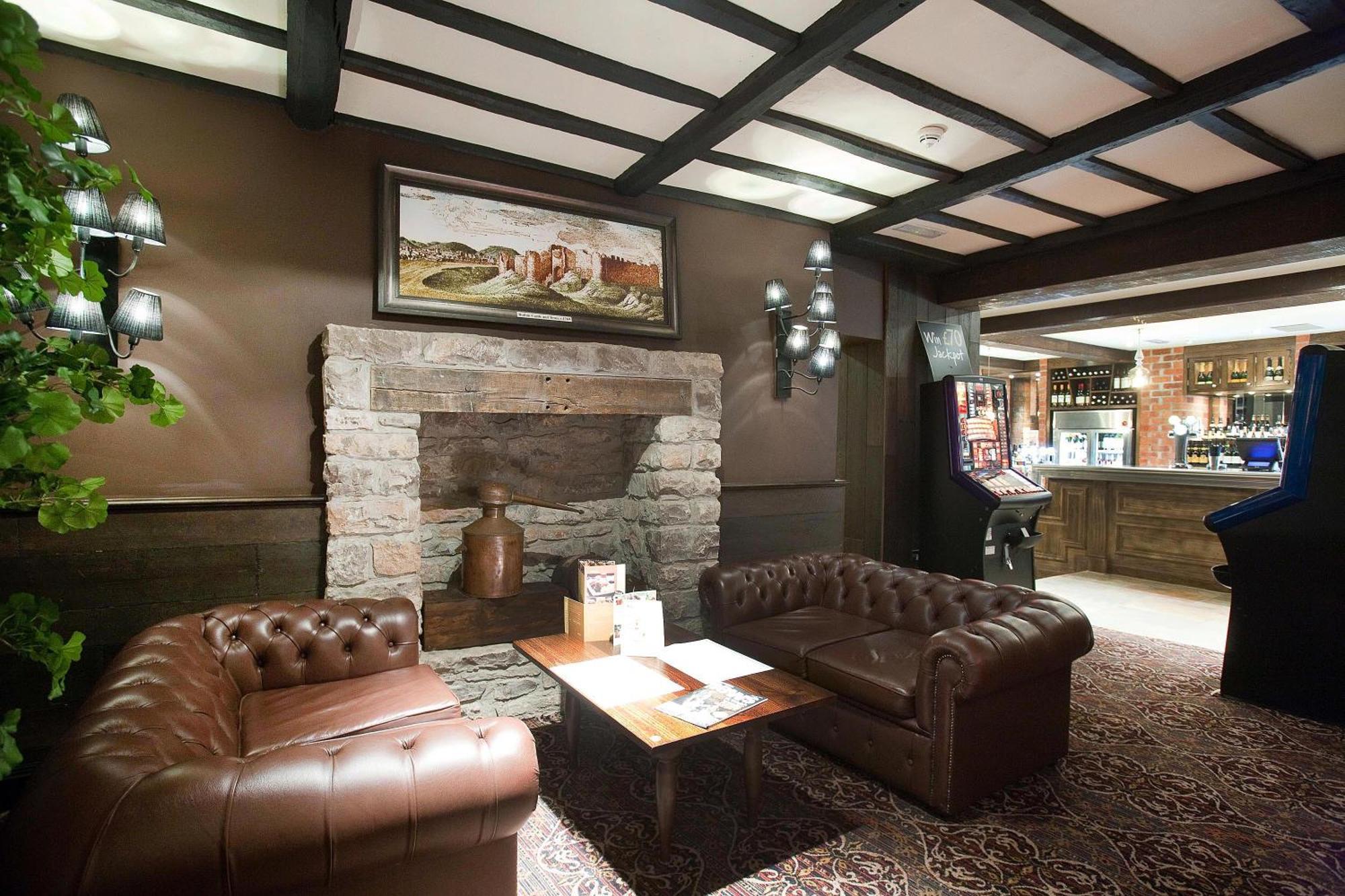 The Castle Hotel Wetherspoon Ruthin Dış mekan fotoğraf