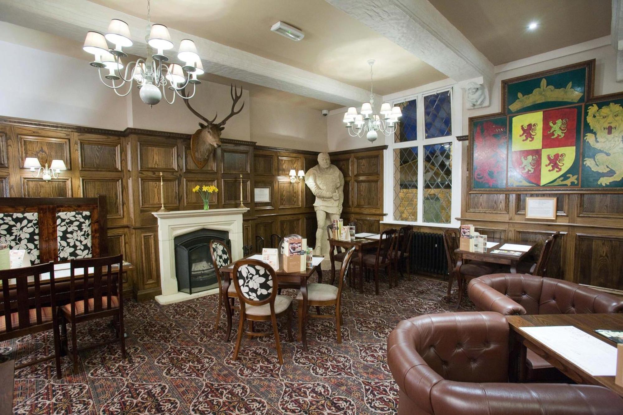 The Castle Hotel Wetherspoon Ruthin Dış mekan fotoğraf