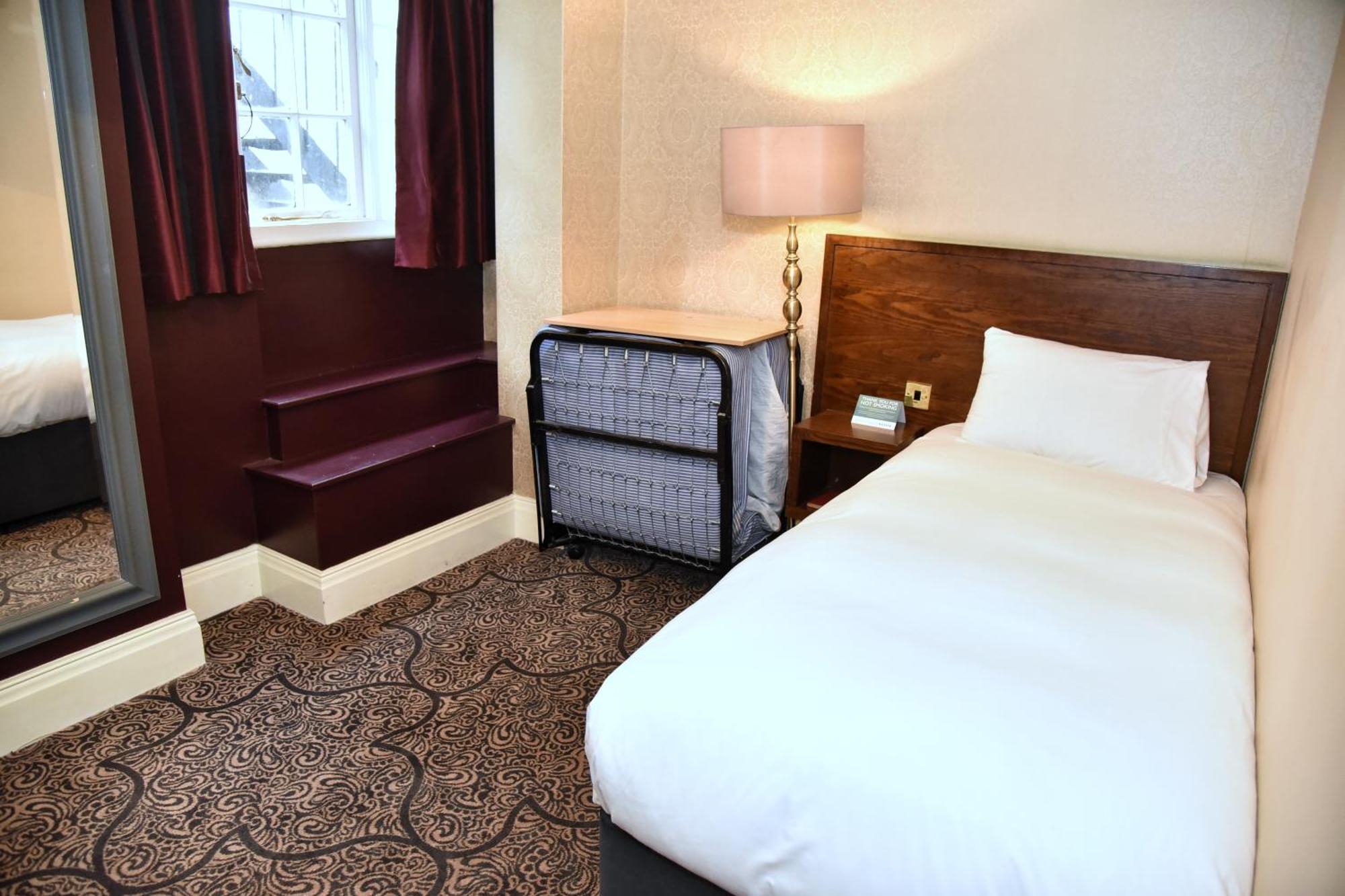 The Castle Hotel Wetherspoon Ruthin Dış mekan fotoğraf