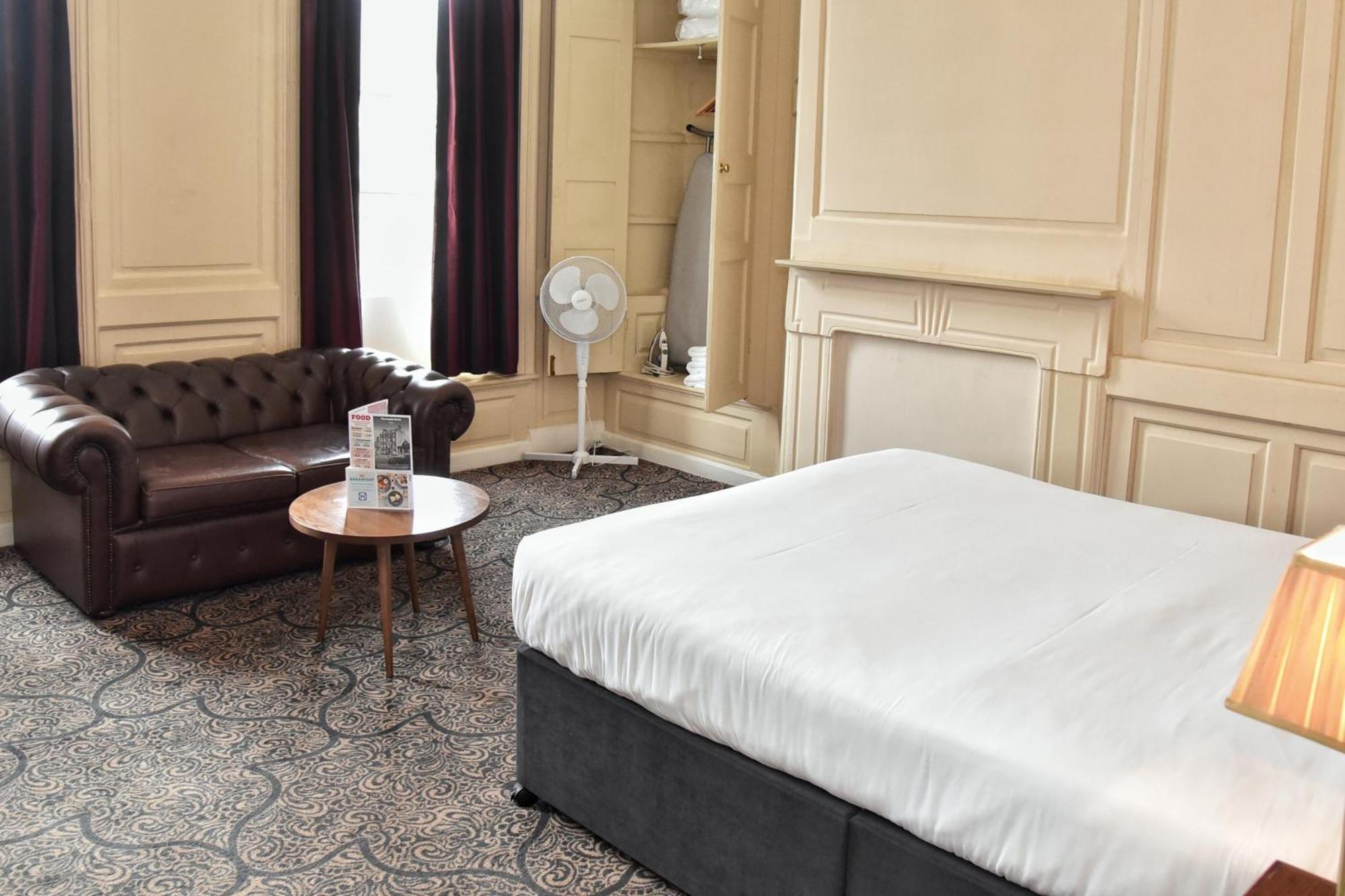 The Castle Hotel Wetherspoon Ruthin Dış mekan fotoğraf