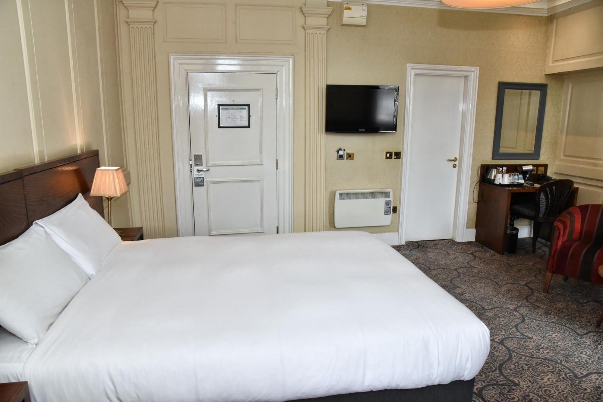 The Castle Hotel Wetherspoon Ruthin Dış mekan fotoğraf